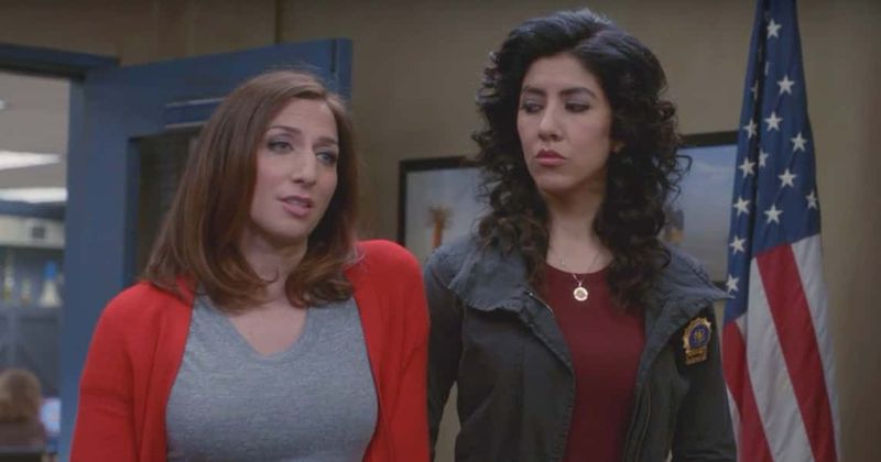 A oitava temporada de 'Brooklyn Nine-Nine' está trazendo Gina de volta? Os fãs já estão perdendo a cabeça e querem beijo de Dianetti