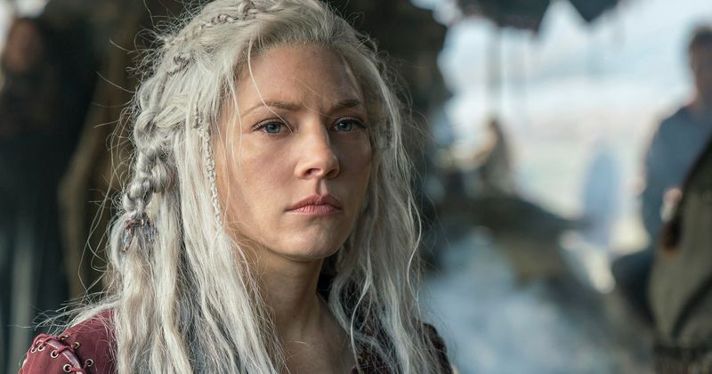 ‘Vikings’ Sezon 6 Episode 7: Lagertha vidalaşarkən Katheryn Winnick'in pərəstişkarları ifa edir