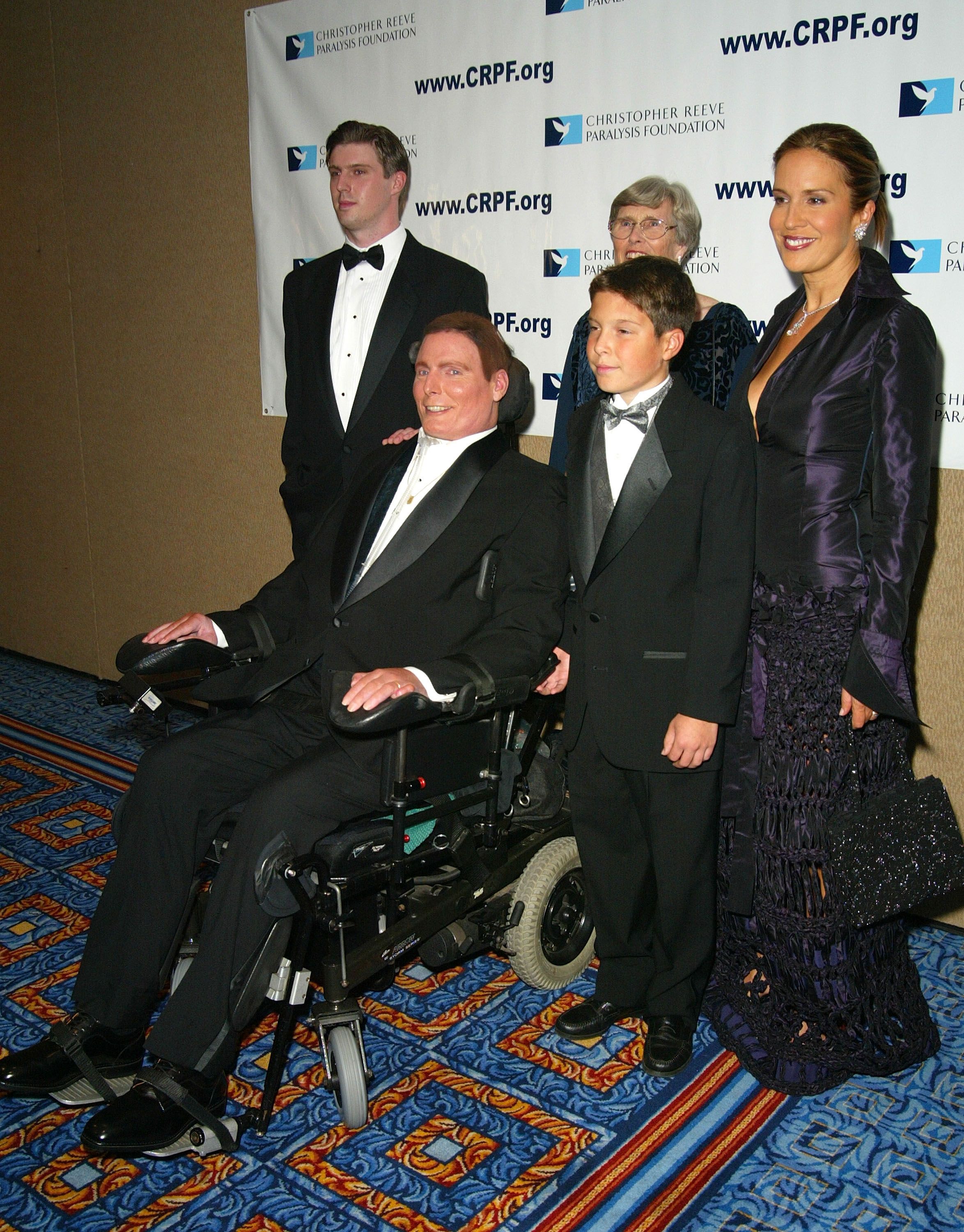 Christopher Reeve stiller med sin familie i løbet af