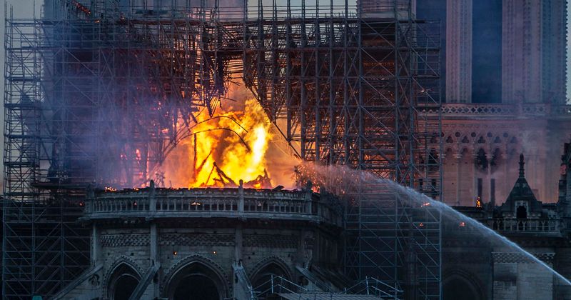 Visi neįkainojami artefaktai, esantys Notre Dame, kurie gali amžinai pasimesti gaisre